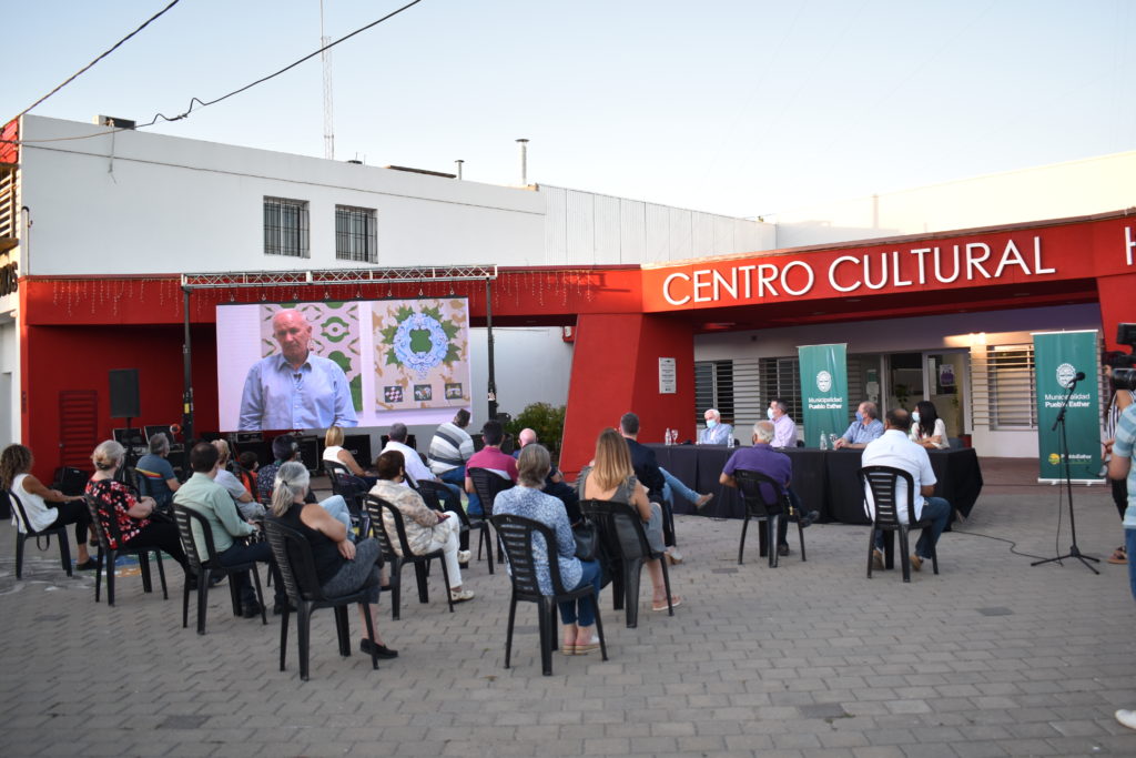 El Centro Cultural de Pueblo Esther se llama ahora Hermes Binner