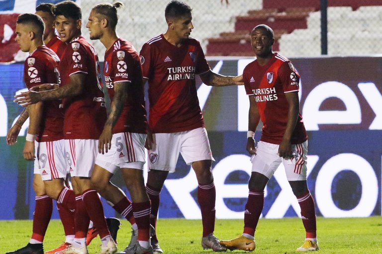 River clasificó a semifinales de la Copa con goleada