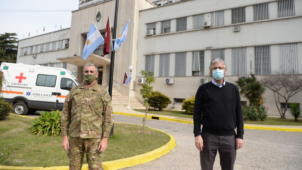 Comenzó la vacunación a voluntarios en el Hospital Militar