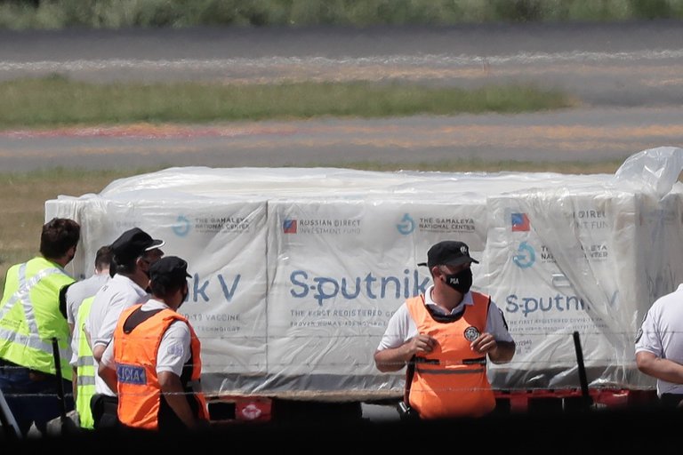 Preparan otro vuelo a Moscú por las vacunas