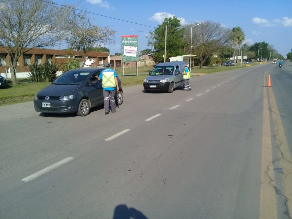 Controles en Pueblo Esther: desarticularon 11 reuniones afectivas y se fiscalizaron más de mil autos