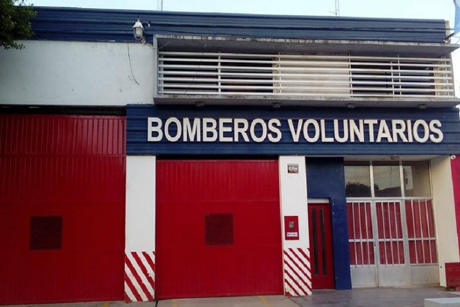 Venta de pollo a beneficio de Bomberos de Pueblo Esther