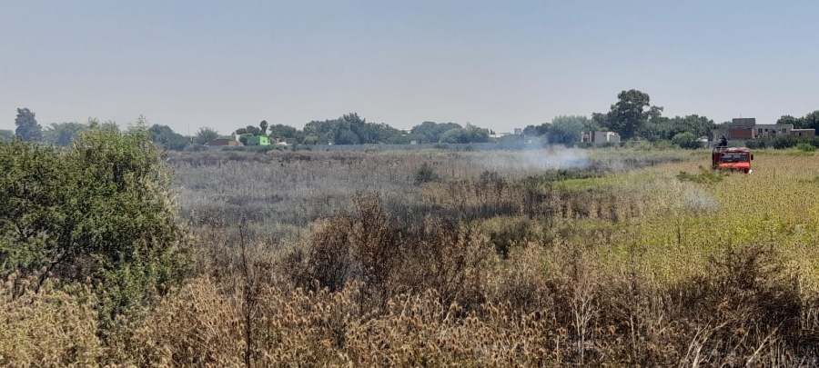 Bomberos a full: servicios por quema de pastizales y viviendas