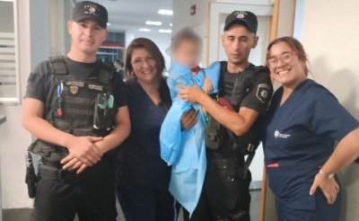 Dos bebés fueron salvadas por la Policía en distintos hechos gracias a maniobras de Heimlich y RCP