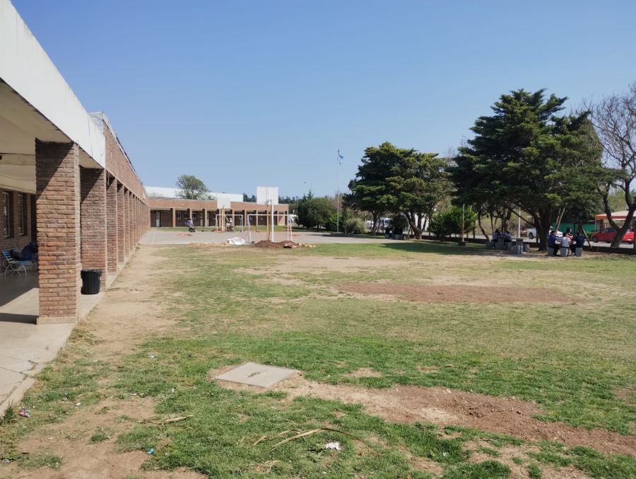 Playón Polideportivo en la Escuela Brigadier López de Pueblo Esther