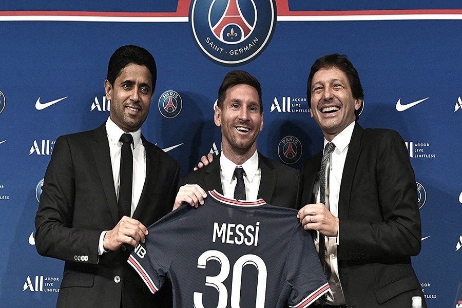 Messi presentado en el PSG acompañado por su familia