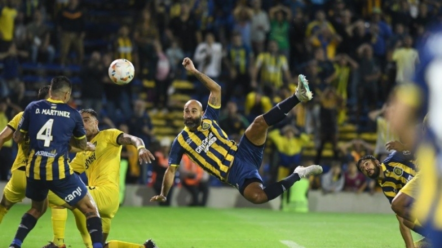 Rosario Central debutó en la Copa Libertadores 2024 con una victoria en el Gigante de Arroyito