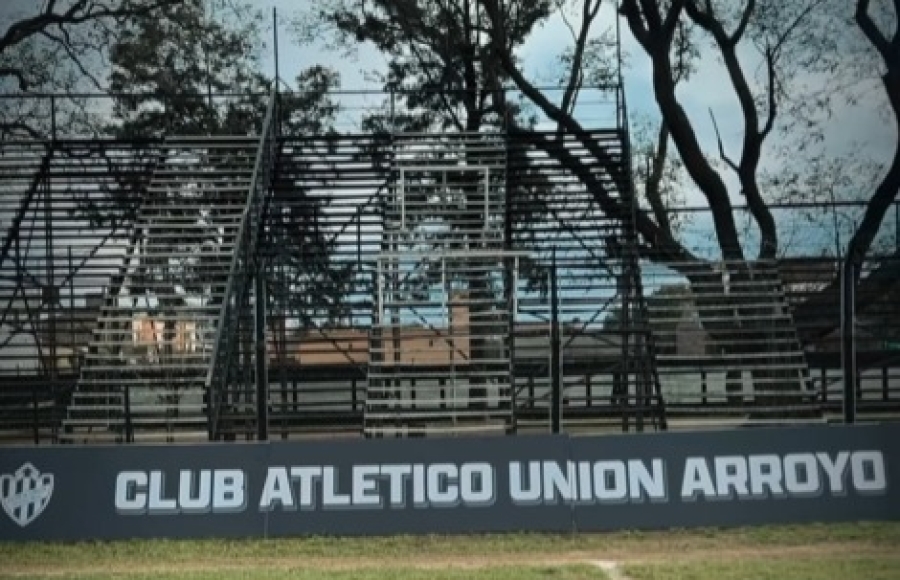 Accidente en la tribuna de Unión en pleno clásico de Arroyo seco