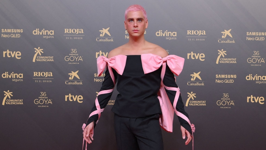 Eduardo Casanova en la alfombra roja de la 36º edición de los premios Goya, el 12 de febrero de 2022.