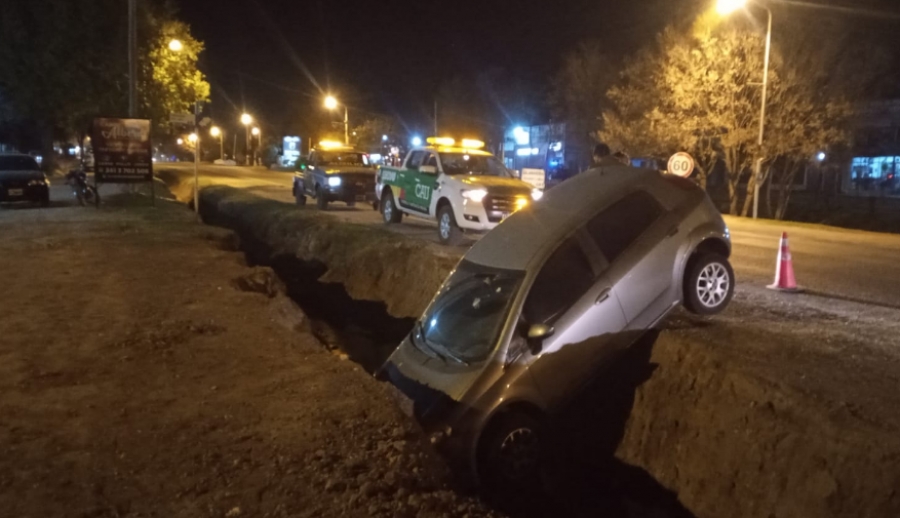 Un auto terminó en la zanja en Pueblo Esther