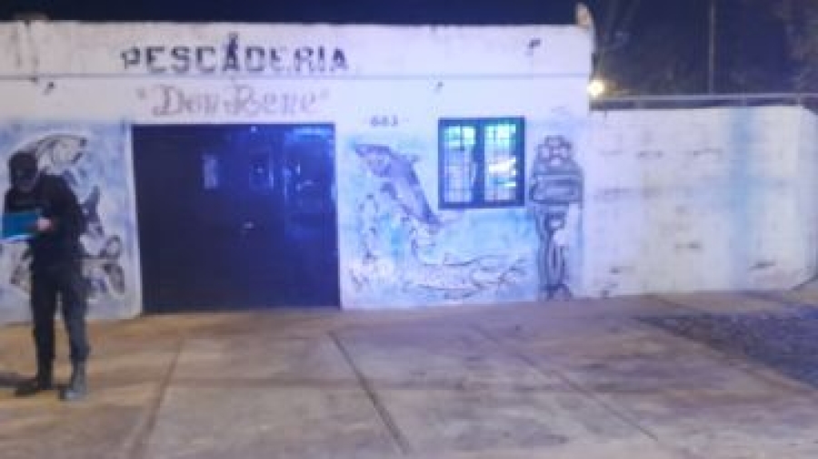 Balean una pescaderia en Villa Gobernador Gálvez