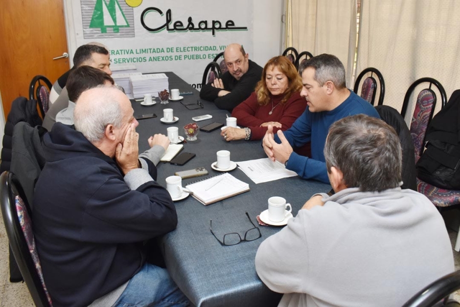 Pueblo Esther avanza con obras clave de agua potable y luminaria LED