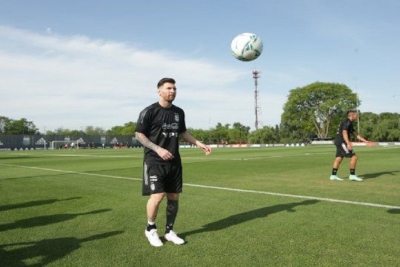 Messi podría ser titular ante Brasil