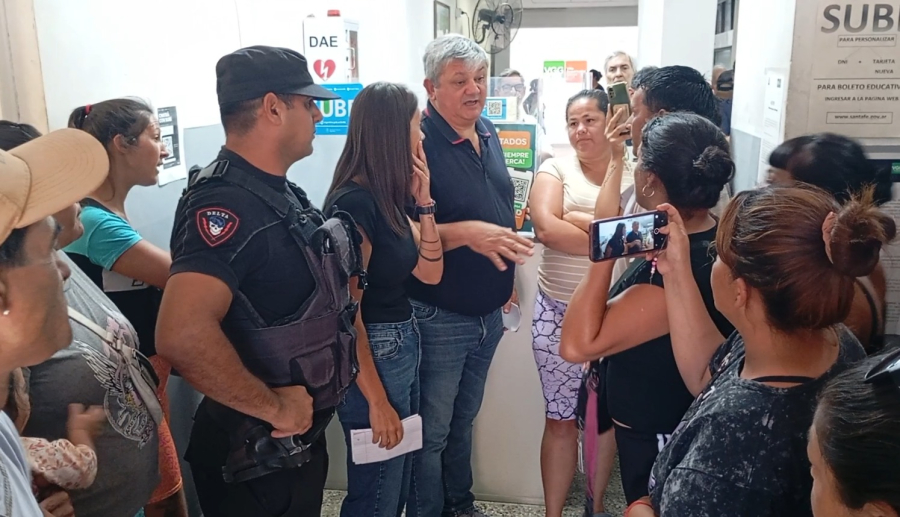 Vecinos que participaron de la toma de terrenos pidieron respuestas en la Municipalidad de Villa Gobernador Gálvez