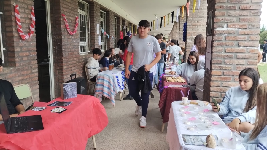 Exitosa muestra de emprendimientos y ruta gastronómica en la Escuela ESSO 427 de Pueblo Esther