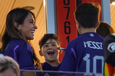 Mateo Messi viendo a su papá jugar y una foto que se hizo viral