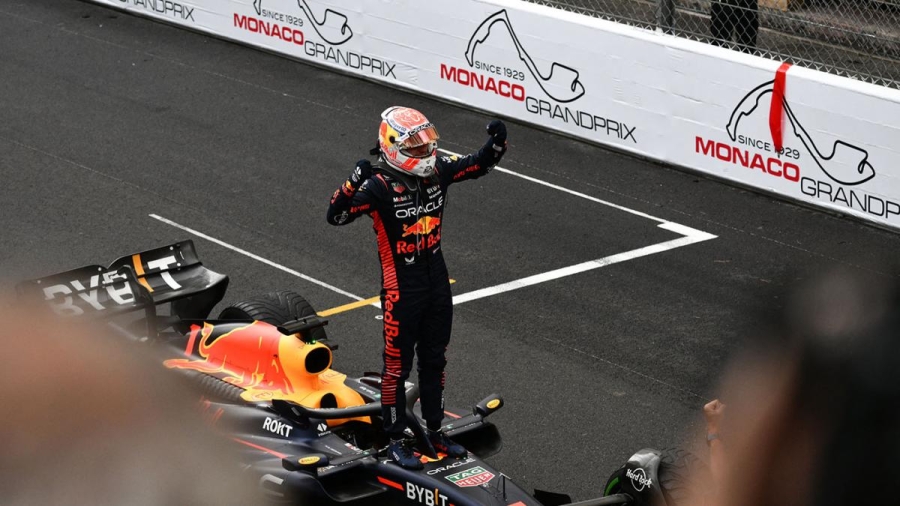 En medio de la lluvia Verstappen ganó de punta a punta en Mónaco