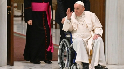 El Papa Francisco tiene una infección pulmonar y seguirá internado algunos días