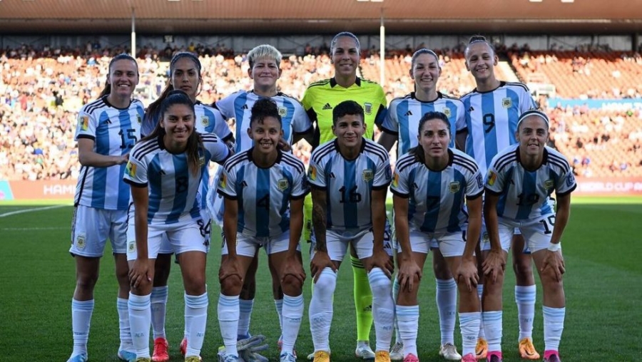 La selección argentina femenina debutó en el Mundial ante Italia