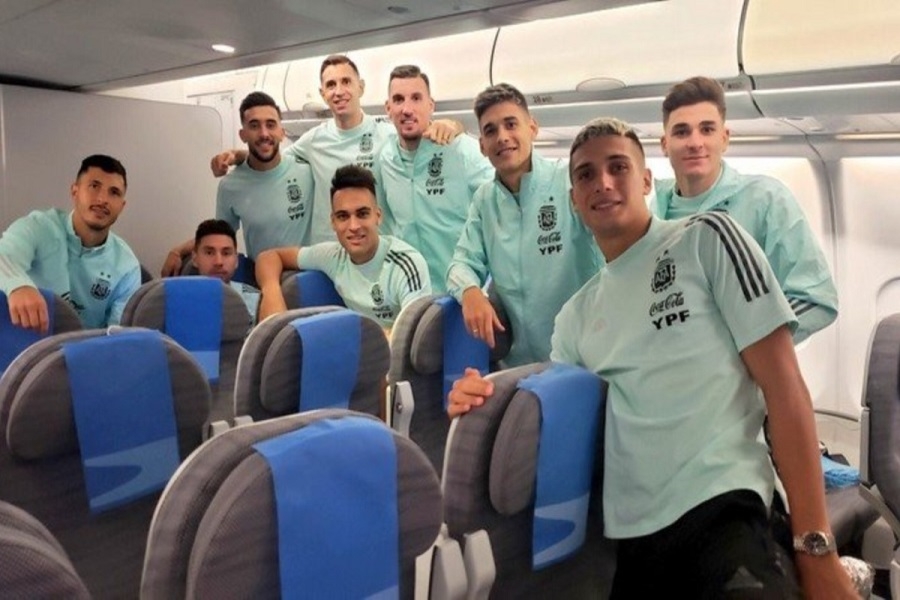 La selección argentina llegó al país tras el escándalo en Brasil