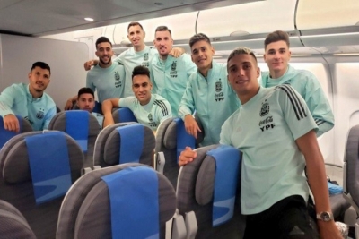 La selección argentina llegó al país tras el escándalo en Brasil