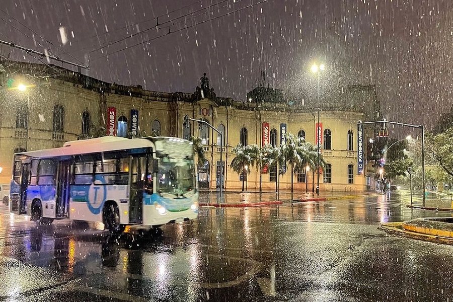 Tras 14 años, volvió a nevar en Córdoba capital