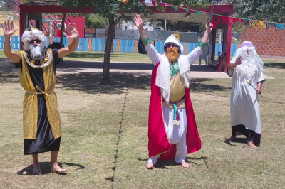 Los Reyes Magos recorren barrios de Pueblo Esther