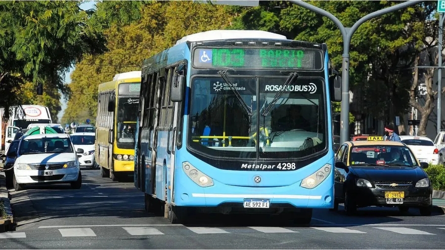 Tensión en Rosario: El transporte urbano se enfrenta a otra ola de violencia, suspenden servicios