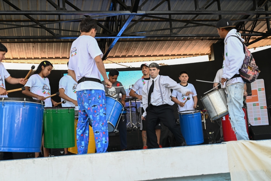 Se celebró el &quot;día de la primavera y del estudiante&quot; con un festival en el anfiteatro municipal