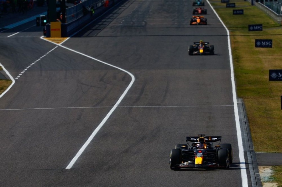 Victoria Imponente de Verstappen y Pérez en el GP de Japón