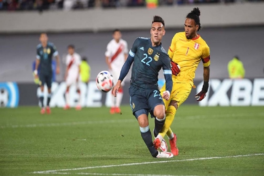 Argentina le ganó a Perú por 1 a 0 y sigue sumando para el mundial