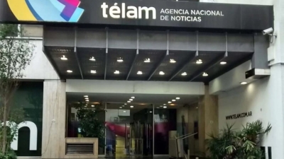 Anularon la web y la cablera de Télam y vallaron su edificio en Buenos Aires