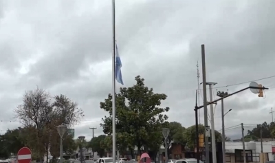 Bandera a media asta por el 25N