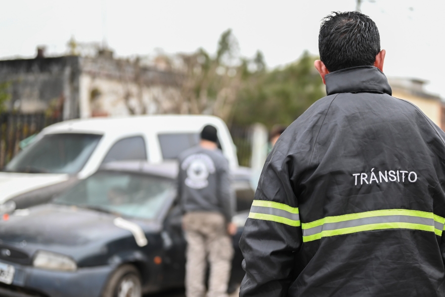 V.G.Gálvez: retiran vehículos abandonados en la vía pública