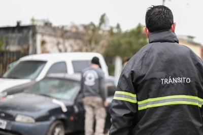 V.G.Gálvez: retiran vehículos abandonados en la vía pública