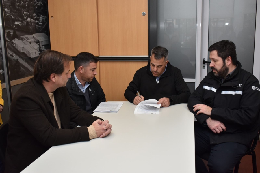 Pueblo Esther avanza con la semaforización sobre Ruta 21 para mejorar la seguridad vial