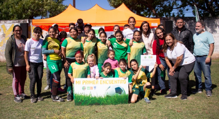 Más de 140 niñas participaron del primer encuentro infantil de fútbol femenino