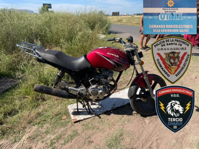 Villa Gobernador Gálvez: secuestran una motocicleta con pedido activo