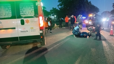 Accidente en Pueblo Esther: colisión entre un auto y una moto dejó un herido leve