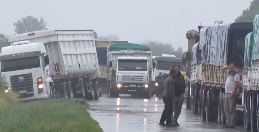 Tránsito complicado por el clima