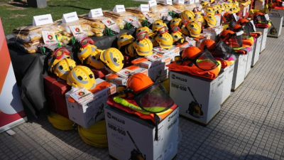 Entregan equipamiento y un aporte económico a los Bomberos Voluntarios de Pueblo Esther