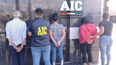 Tres detenidos por extorsionar a un comerciante