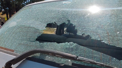 Balearon un auto en Alvear al 1900