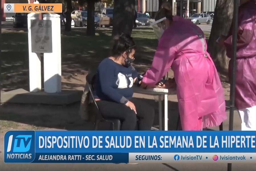 Toman la presión arterial en la Plaza San Martín en el marco de la Semana de la Hipertensión