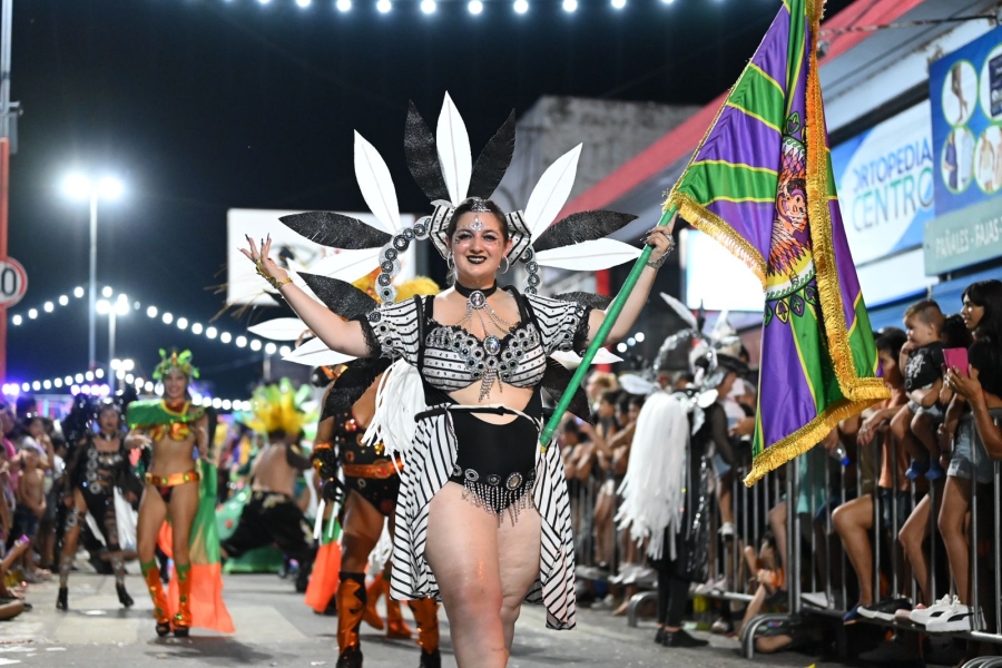 Multitudinaria noche de carnaval en V.G.Gálvez