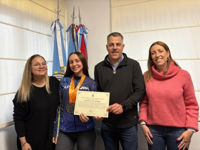 Pueblo Esther: Reconocimiento a Juana Muscio, subcampeona panamericana de patinaje artístico