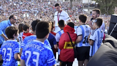 Dibu Martínez es recibido y agasajado en Mar del Plata