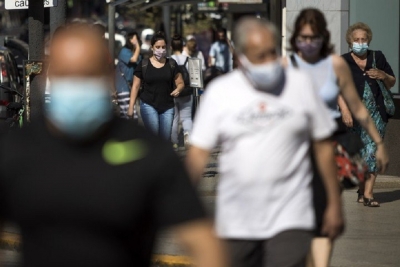 El gobierno elimina uso de barbijo al aire libre, vuelven los boliches y el público a las canchas