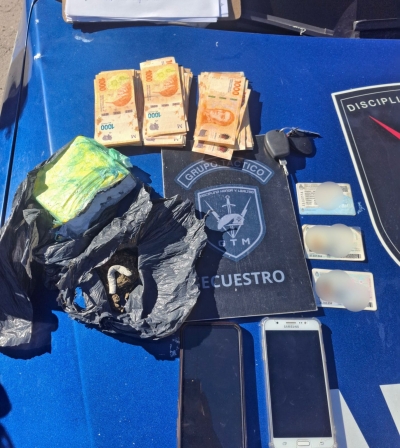 Tres jóvenes fueron detenidos con drogas y una importante suma de dinero en Villa Gobernador Gálvez