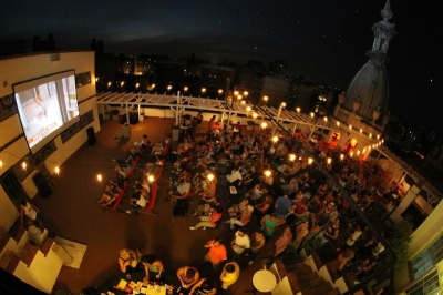 Cine bajo las estrellas en la terraza de Plataforma Lavardén: comienza una nueva edición de Apantallate
